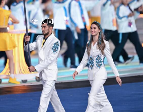 哈薩克斯坦再現(xiàn)美女旗手 旗手小姐姐太美了