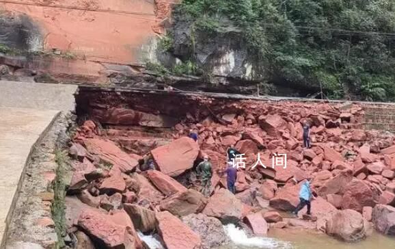 男孩河床邊玩耍發現恐龍腳印 現世界罕見蜥腳類恐龍幻跡