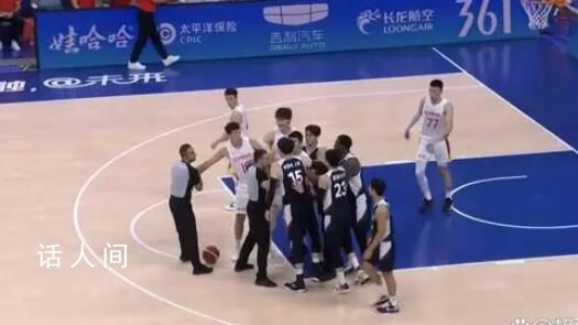 趙繼偉與韓國球員沖突 裁判及時控制住場面