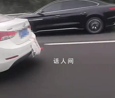 返程的后備箱:有人把雞鴨掛車上