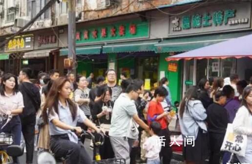 武漢山海關路何以“人山人海” 探店短視頻帶火一條路