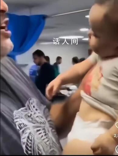 巴勒斯坦一女?huà)肟找u中喪生父親痛哭 愿世界和平永無(wú)戰(zhàn)爭(zhēng)