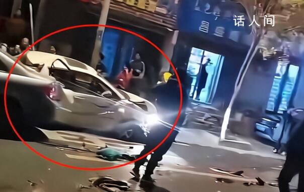 長春一公交失控連撞多車 司機(jī)暈倒