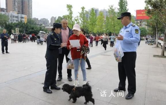 全國多地免費發放牽狗繩 加大文明養犬宣傳力度