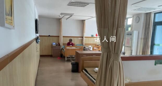 養(yǎng)老院高齡護(hù)工的掙扎 自己變老了護(hù)工變少了