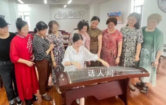 90后00后走上老年大學講臺 在忘年交中收獲彼此的成長