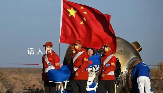 紅日初升耀神舟 直擊神舟十六號返回艙著陸