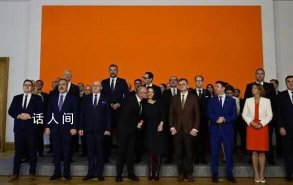 克羅地亞外長試圖親吻德國女外長 視頻引發爭議