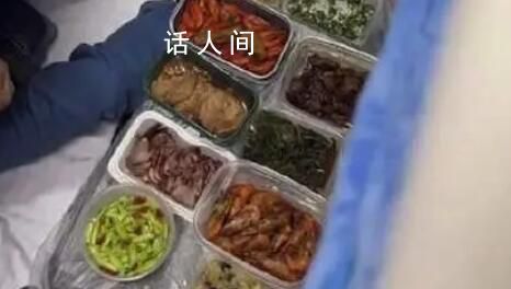 硬臥車廂吃飯吃出滿漢全席的氣勢 菜品很豐盛
