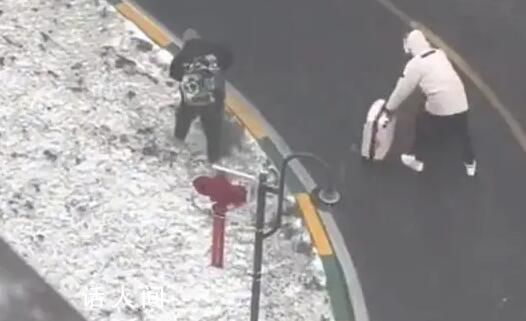 東北雪天出行還原“甄嬛去凌云峰”