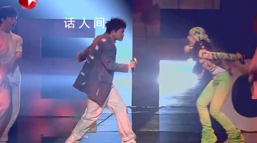 蘇醒撤回了一個地板動作 體力不夠硬做感覺對地板是一種侮辱