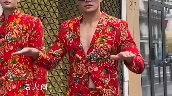 博主穿“東北大花”逛歐洲街頭 吸引了無數路人的目光