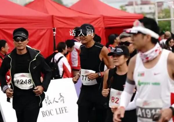 周潤發(fā)參加港珠澳大橋香港段半馬 大約8000人參與