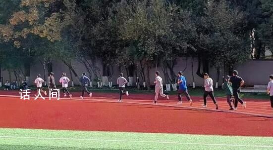 調查:很多男生一個引體向上都做不了