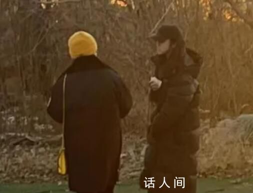 湯唯接女兒放學 低調打扮氣質出眾