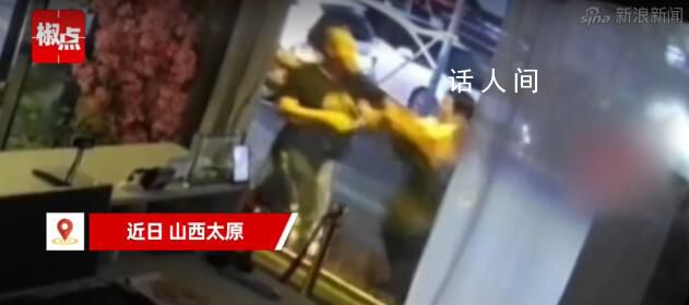 女子提醒夫妻關(guān)遠(yuǎn)光燈被打致流產(chǎn) 目前已報警處理