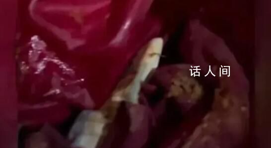 遠(yuǎn)嫁女子崩潰:衣服被丈夫潑豆瓣醬