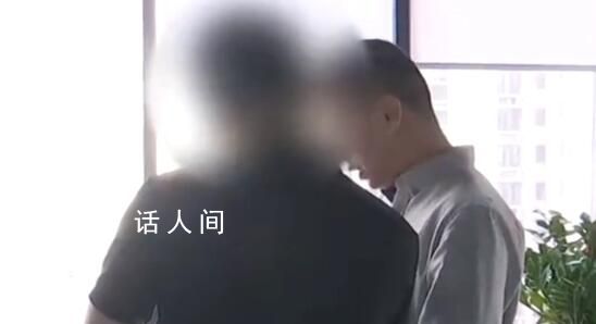 男子住別墅開豪車欠朋友十多萬不還 法院對其進行強制拘傳