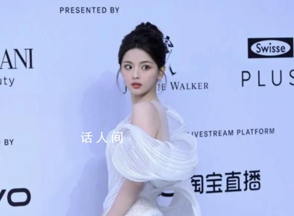 楊超越面部平整度 給人們留下了深刻的印象