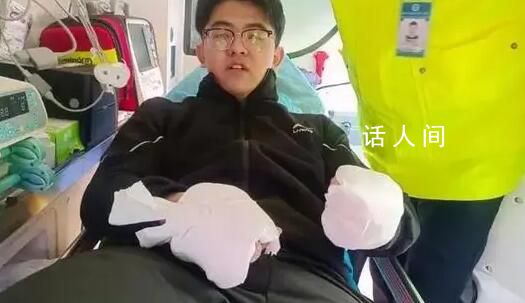 浙江“00后”小伙勇救車禍中母子 連拳帶錘砸破車窗救下受傷母子