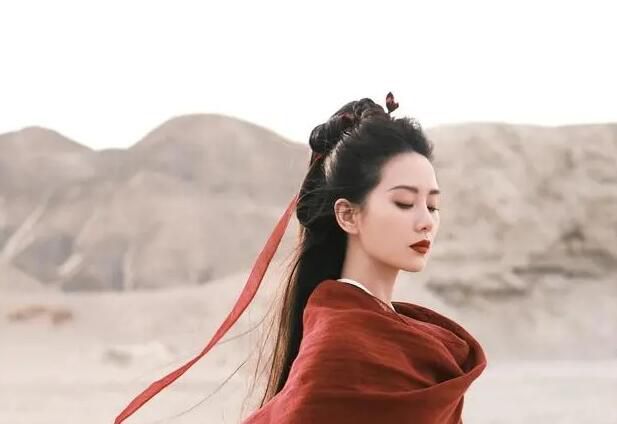 劉詩(shī)詩(shī)為演《一念關(guān)山》糾正體態(tài) 從小學(xué)芭蕾舞的劉詩(shī)詩(shī)竟然也會(huì)有體態(tài)問(wèn)題