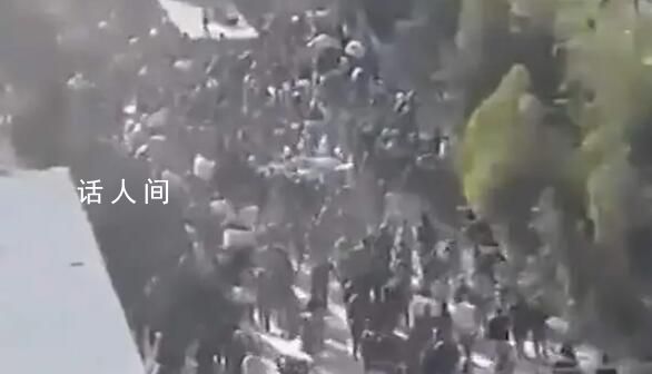 世衛(wèi)援助加沙車隊遭饑餓人群哄搶 加沙的饑餓和絕望程度已達(dá)到災(zāi)難性程度