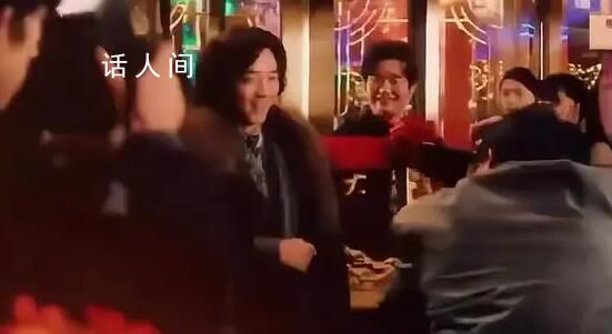 只有鄭愷被拍成了東北大姨 鄭凱在劇中身穿皮毛大衣燙了卷發