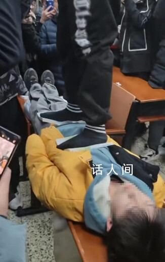 當(dāng)事學(xué)生回應(yīng)被心理學(xué)老師催眠 當(dāng)時(shí)覺得只有幾斤重