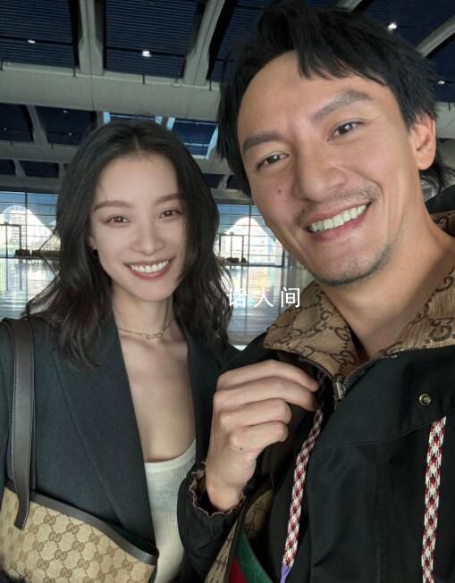 張震倪妮自拍 兩人的笑臉是肉眼可見的開心