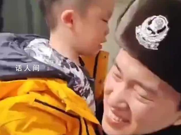 小砂糖橘想把東北警察叔叔帶回家 邊哭邊抱著警察叔叔不撒手