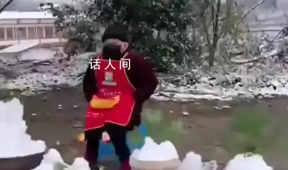 成都人開始賣雪 雪人20元一個