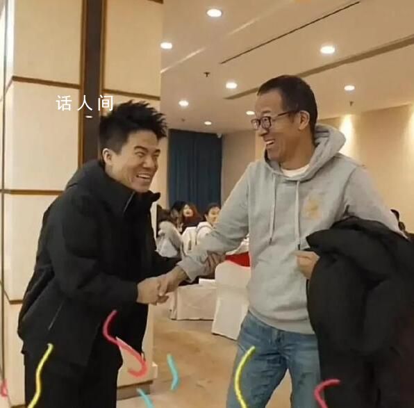 與輝同行第一次團建 俞敏洪到的時候受到了董宇輝的熱烈歡迎