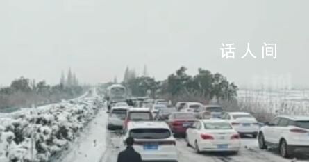 被困高速3天3夜 小伙稱像人在囧途