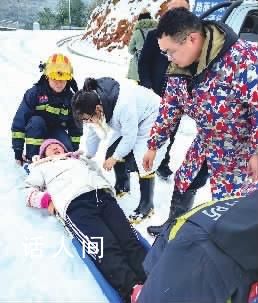 警車上的“雪警”小寶寶出生了 母女平安