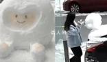車主在車上堆雪人 女子拍照后踢壞