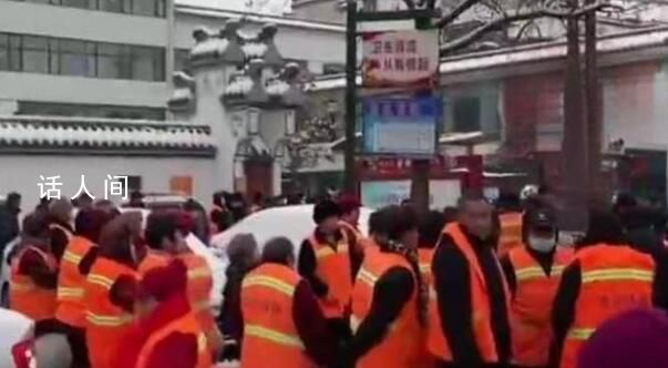 河南環衛工人冒雪討薪后續 官方公布的舉報電話為空號
