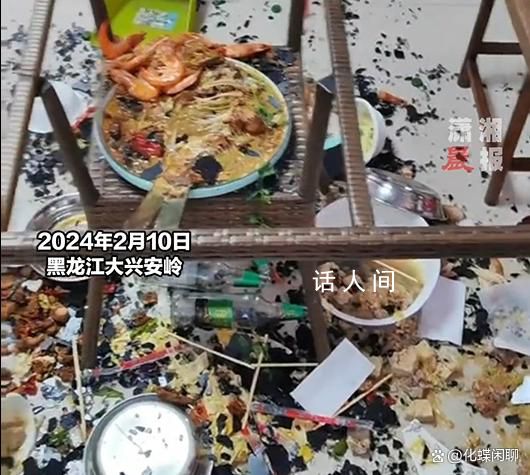 聚餐時(shí)桌子突然炸了全家人淡定舉杯 拍攝者稱后面在飯店訂的菜