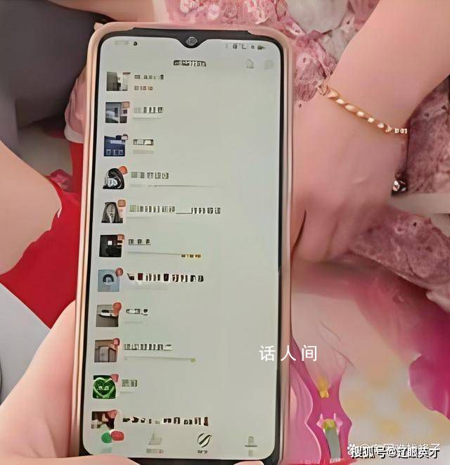 母親群發(fā)新年快樂誤發(fā)成新婚快樂 引發(fā)了一場意想不到的誤會