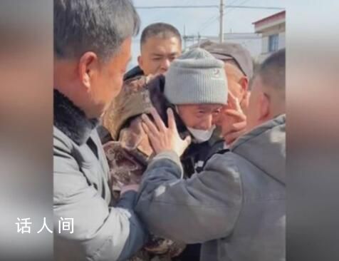 老人坐車3天3夜回家 與親人相擁落淚