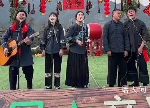 年輕人回村自辦晚會熱鬧堪比春晚 看到原生態的表演年味就來了