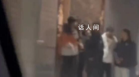 女子回老家過年 弟弟團列隊迎接