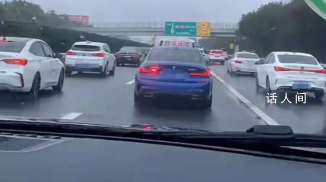 女子返程高速4小時走了兩三公里 這兩天是春節假期返程高峰