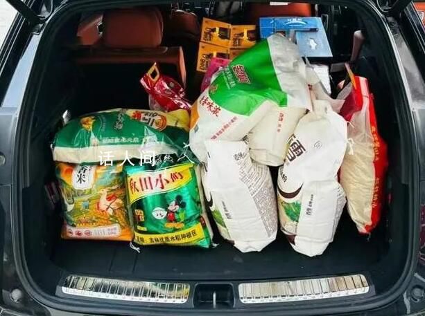 網友返程帶回東北大米夠三口人吃1年 讓人既感動又心酸