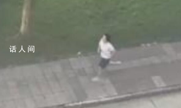 原來去年樓下跑步的女生是賈玲 原來當時就這么瘦了