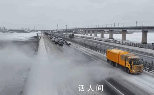 看山東吹雪車“硬核除雪” 氣體溫度可達(dá)800℃