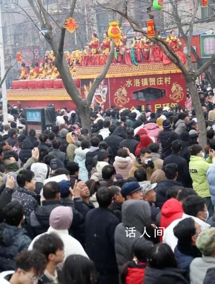 被“抬”起來表演的社火長啥樣 為觀眾演繹喜聞樂見的故事情節