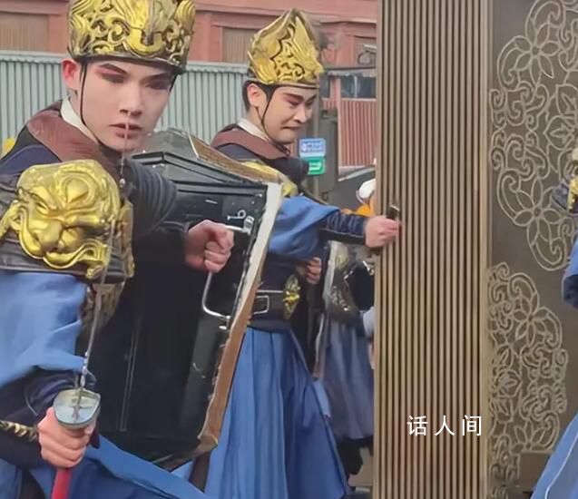 西安丟刀侍衛(wèi)換新刀了 尼格買提春晚名場面復(fù)刻