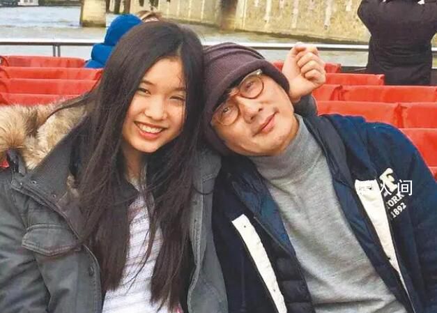 包小柏用AI“復(fù)活”女兒為妻子慶生 愛女2年前患罕見病去世