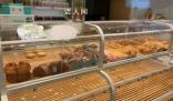 面包店的浪費現象有多嚴重 稍微不好看就扔了