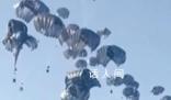 美國向加沙空投援助物資現(xiàn)場 美軍稱此次行動是與約旦空軍聯(lián)合進行的